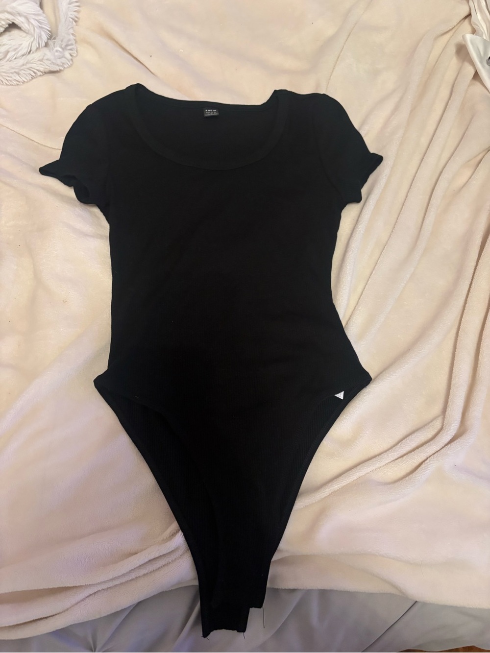 SHEIN Black Ribbed Short Sleeve Scoop Neck Bodysuit